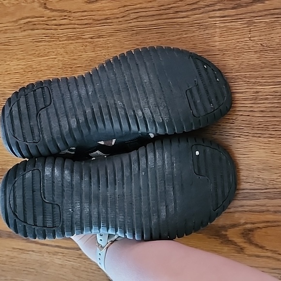 New Balance Tennis Shoes - Picture 4 of 4